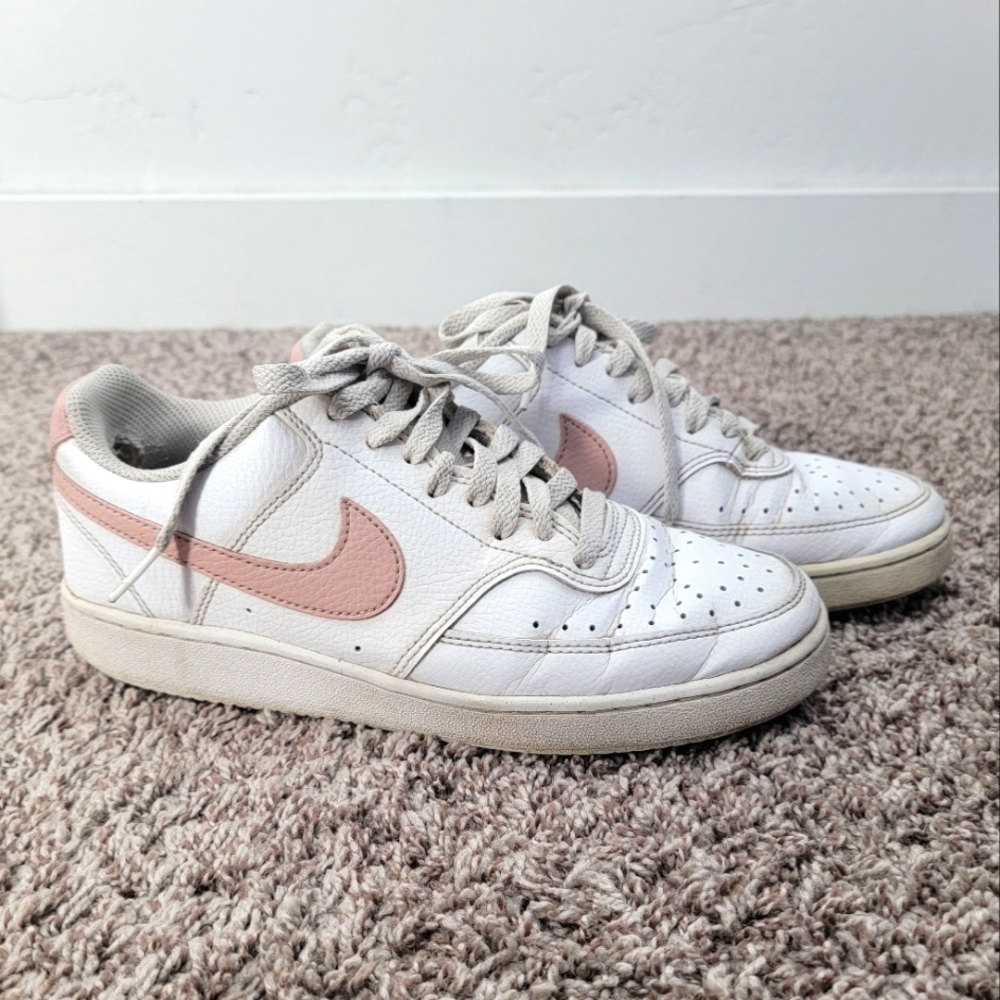 Nike • Women's Shoes Court visión 7.5